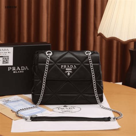 tas prada terbaru.